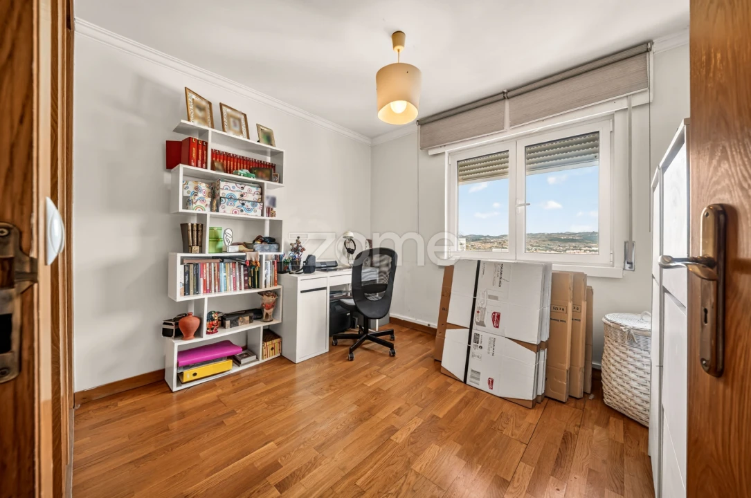Apartamento T3 para Venda em Santo António dos Cavaleiros e Frielas Foto 13