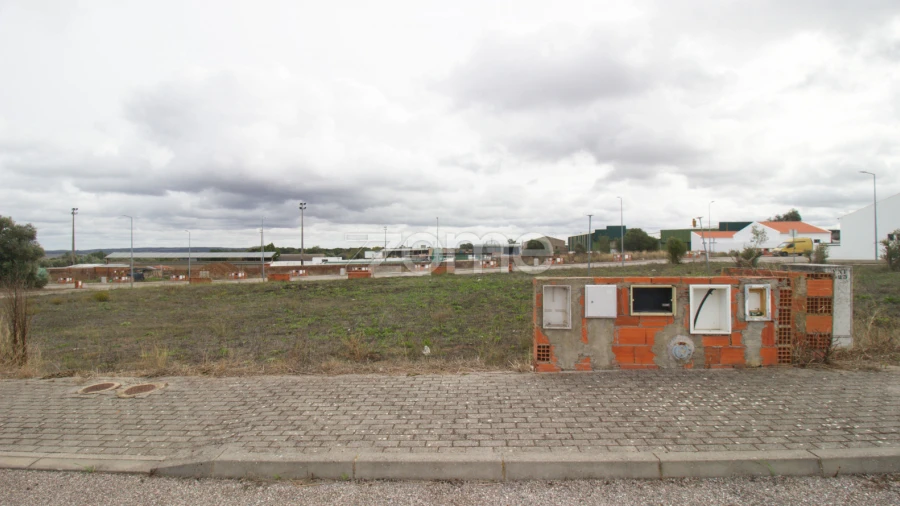 Terreno para Venda em Viana do Alentejo