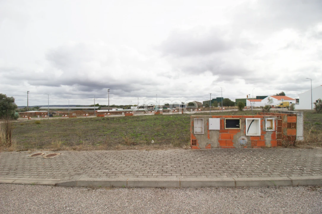 Terreno para Venda em Viana do Alentejo Foto 1