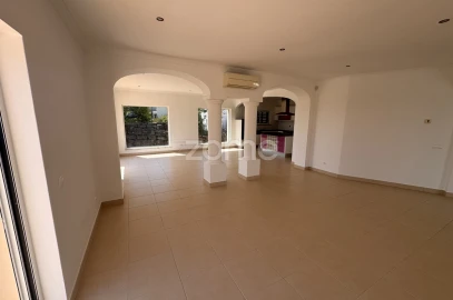Moradia T5 para Venda em Vila do Bispo e Raposeira