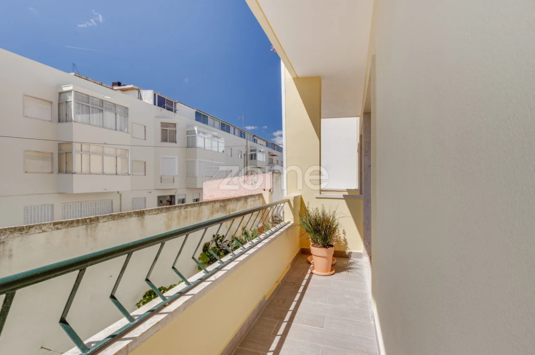 Apartamento T4 para Venda em Costa da Caparica Foto 11