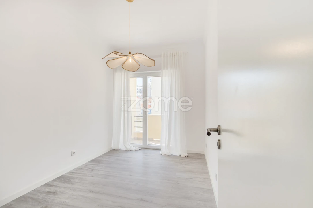 Apartamento T4 para Venda em Costa da Caparica Foto 14