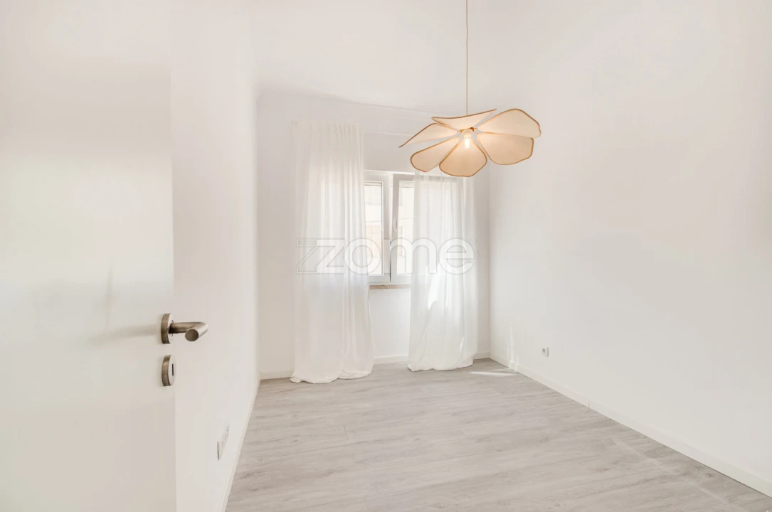 Apartamento T4 para Venda em Costa da Caparica Foto 19