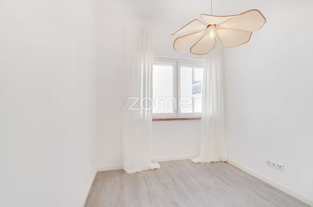 Apartamento T4 para Venda em Costa da Caparica Foto 28