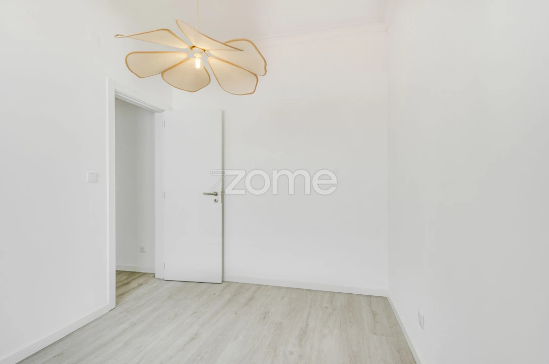 Apartamento T4 para Venda em Costa da Caparica Foto 29