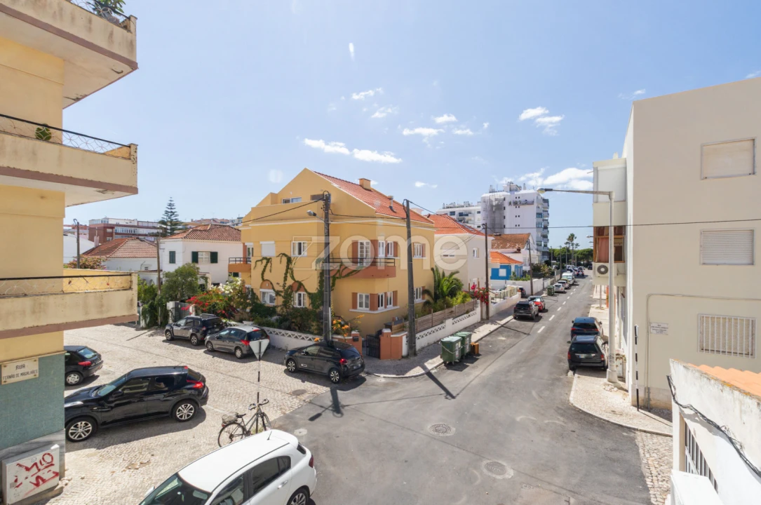 Apartamento T4 para Venda em Costa da Caparica Foto 36