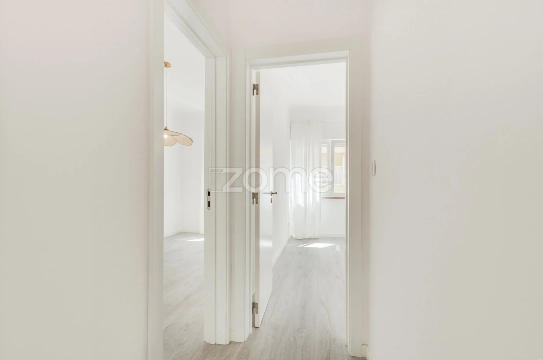 Apartamento T4 para Venda em Costa da Caparica Foto 5