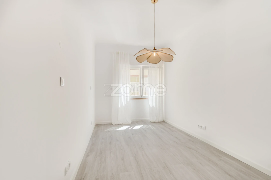 Apartamento T4 para Venda em Costa da Caparica Foto 6
