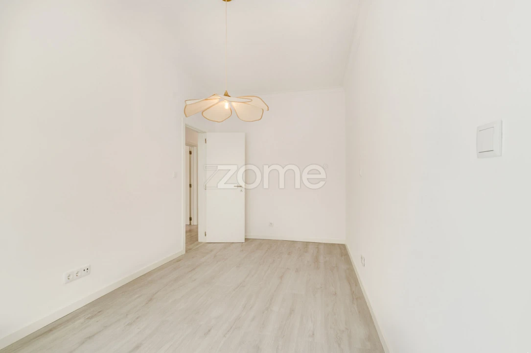 Apartamento T4 para Venda em Costa da Caparica Foto 7