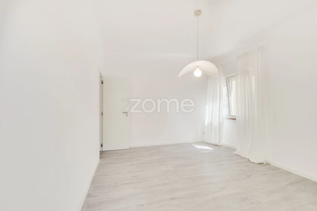 Apartamento T4 para Venda em Costa da Caparica Foto 9