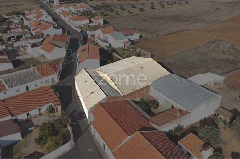 Terreno Comércio / Armazém para Venda em Ferreira do Alentejo e Canhestros Foto 2