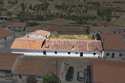 Moradia T2 para Venda em São João dos Caldeireiros