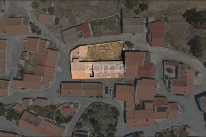 Moradia T2 para Venda em São João dos Caldeireiros