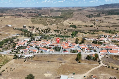 Moradia T2 para Venda em São João dos Caldeireiros