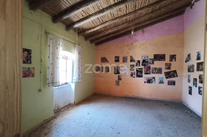 Moradia T2 para Venda em São João dos Caldeireiros