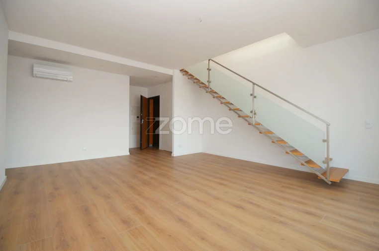 Apartamento T4 para Venda em Odivelas Foto 4