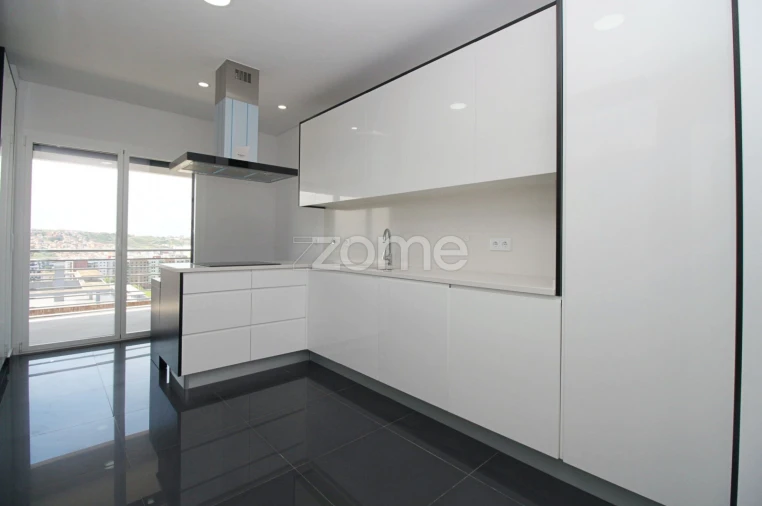 Apartamento T4 para Venda em Odivelas Foto 2