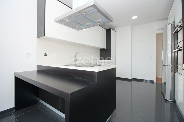 Apartamento T4 para Venda em Odivelas Foto 3