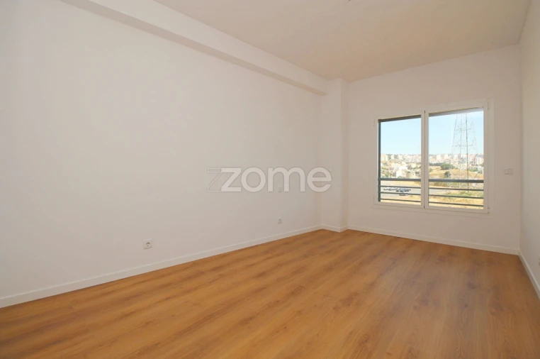 Apartamento T4 para Venda em Odivelas Foto 11