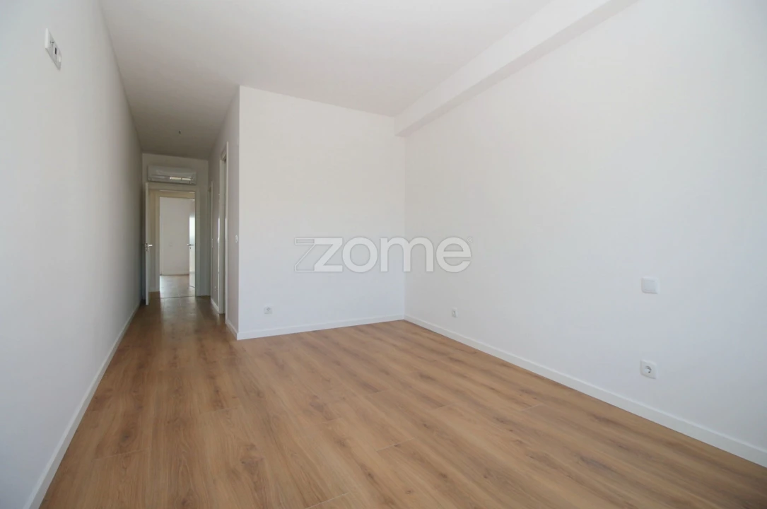Apartamento T4 para Venda em Odivelas Foto 12