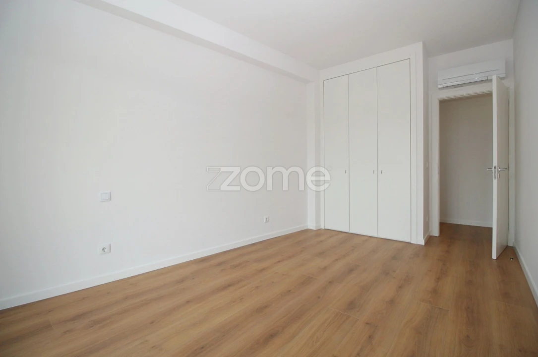 Apartamento T4 para Venda em Odivelas Foto 16