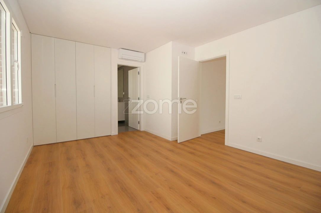 Apartamento T4 para Venda em Odivelas Foto 19