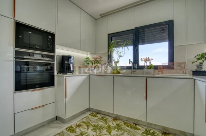 Moradia T4 para Venda em Ramada e Caneças