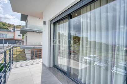 Moradia T4 para Venda em Ramada e Caneças