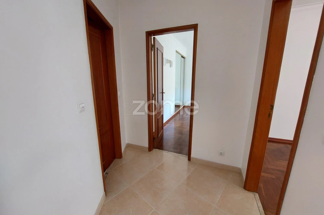 Apartamento T2 para Arrendamento em Odivelas Foto 7