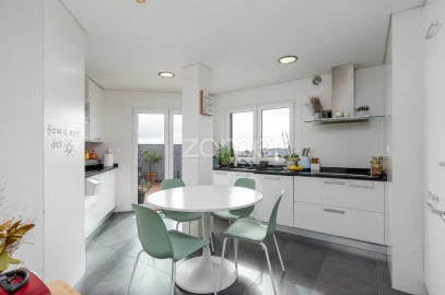 Apartamento T4 para Venda em Ramada e Caneças