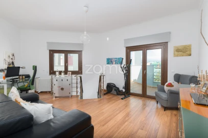Apartamento T4 para Venda em Ramada e Caneças