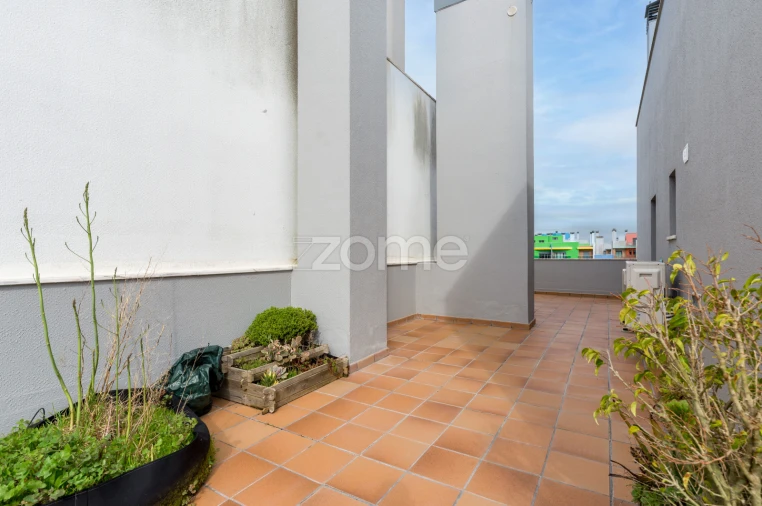 Apartamento T4 para Venda em Ramada e Caneças Foto 30
