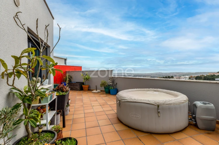 Apartamento T4 para Venda em Ramada e Caneças Foto 28
