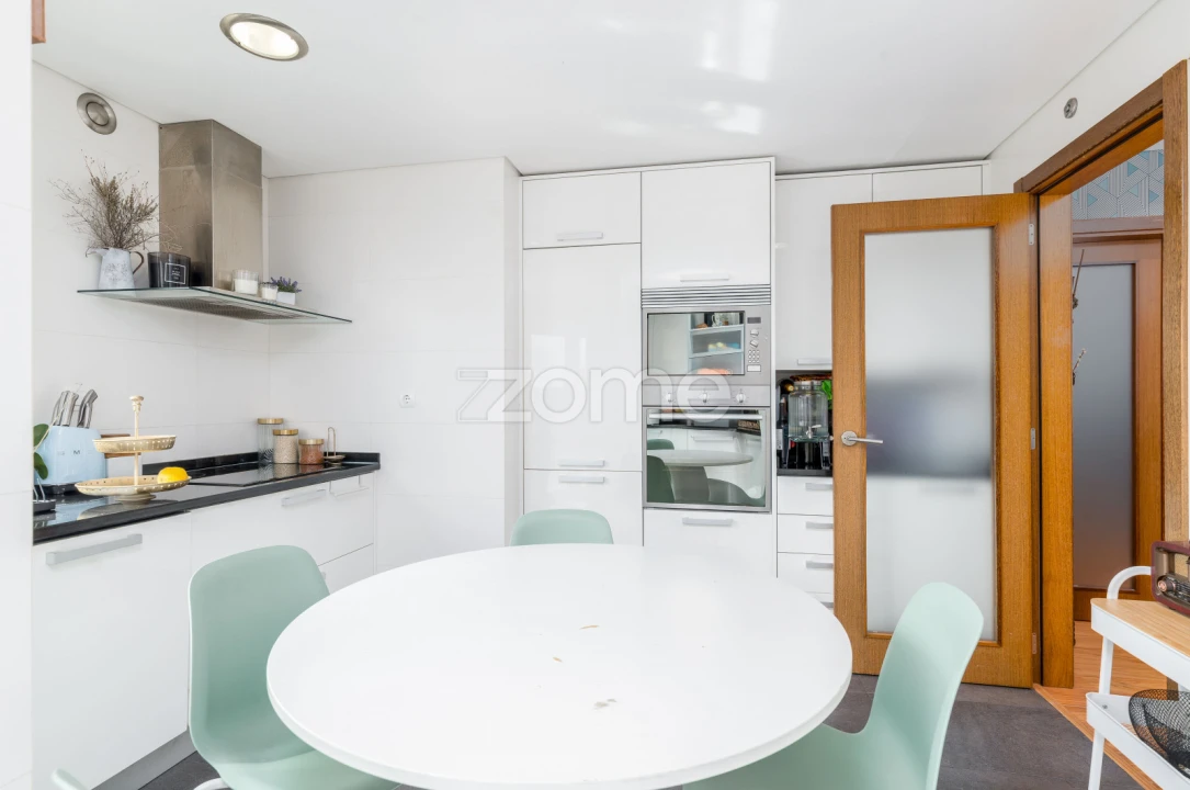 Apartamento T4 para Venda em Ramada e Caneças Foto 8