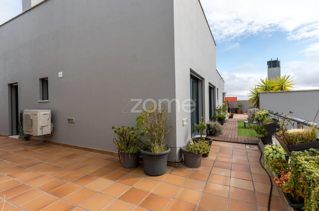 Apartamento T4 para Venda em Ramada e Caneças Foto 29