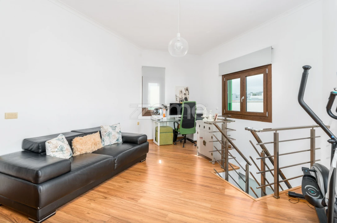 Apartamento T4 para Venda em Ramada e Caneças Foto 36