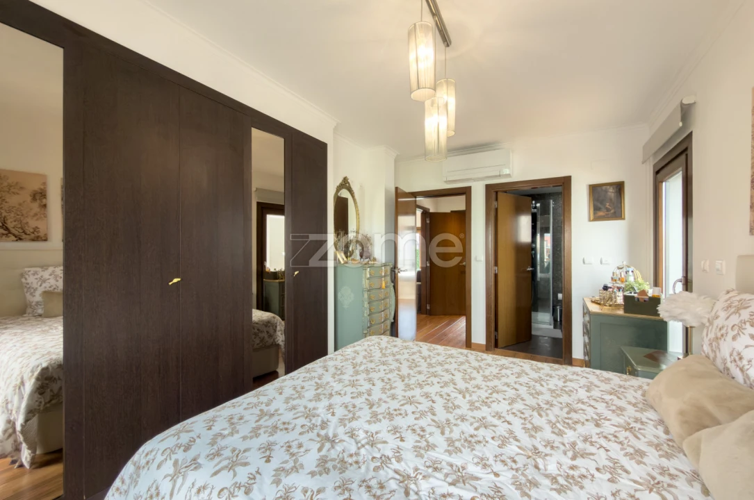Apartamento T4 para Venda em Ramada e Caneças Foto 12