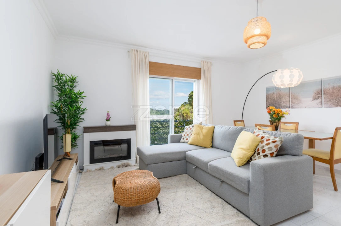 Apartamento T2 para Venda em Loures Foto 2