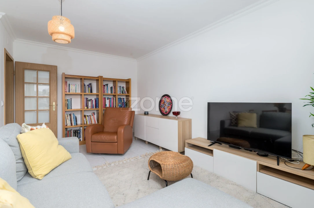 Apartamento T2 para Venda em Loures Foto 3