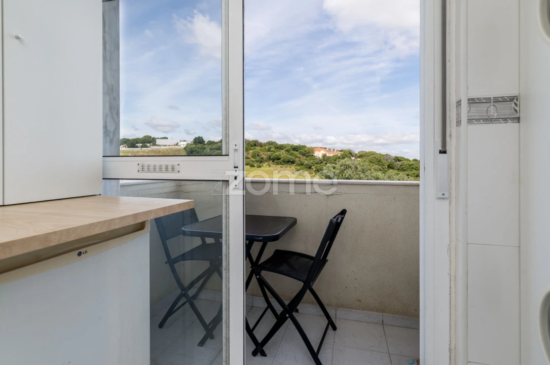 Apartamento T2 para Venda em Loures Foto 6