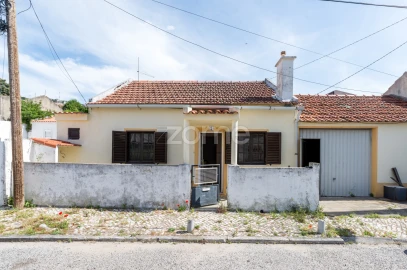 Moradia T2 para Venda em Ramada e Caneças