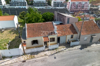 Moradia T2 para Venda em Ramada e Caneças