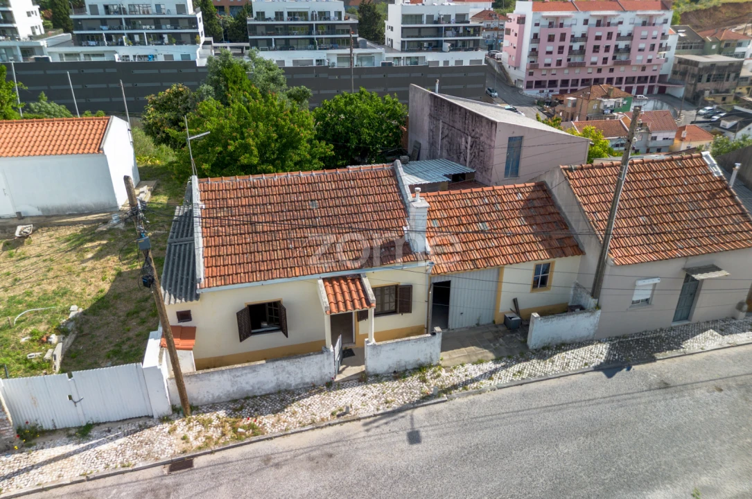 Moradia T2 para Venda em Ramada e Caneças Foto 5