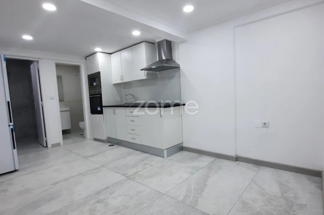 Apartamento T1 para Venda em Corroios Foto 3