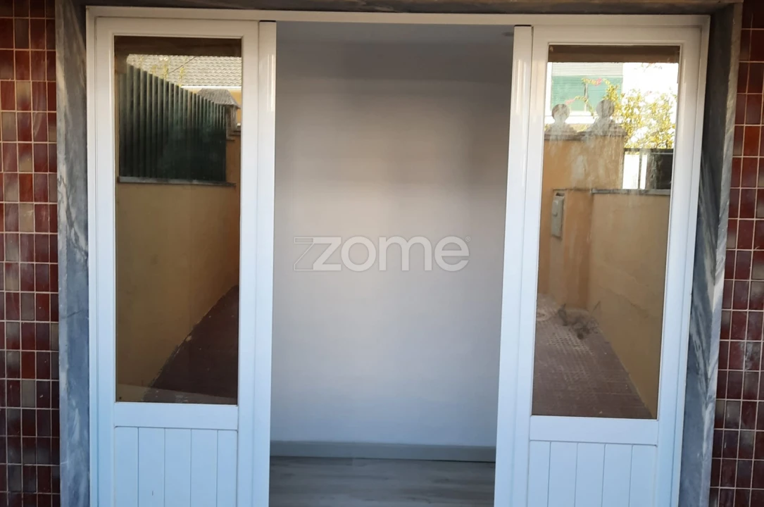 Apartamento T1 para Venda em Corroios Foto 13