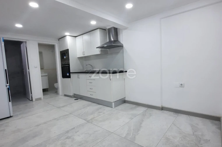 Apartamento T1 para Venda em Corroios Foto 3