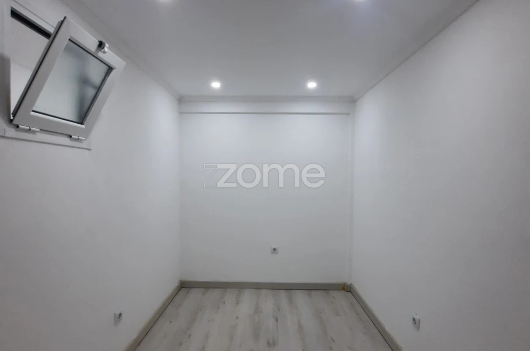 Apartamento T1 para Venda em Corroios Foto 12
