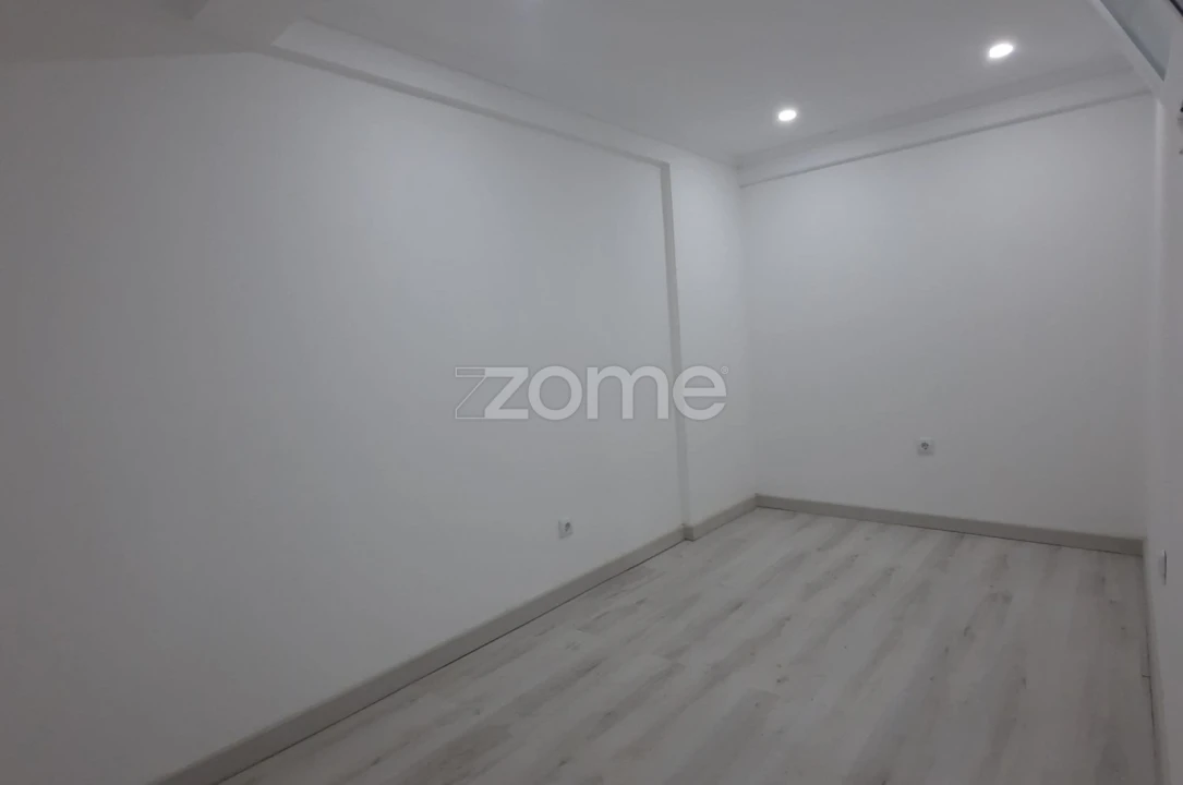 Apartamento T1 para Venda em Corroios Foto 11