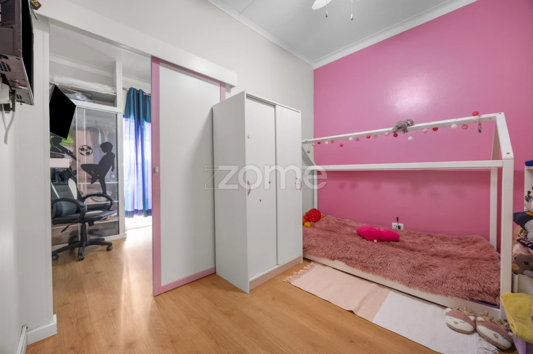 Apartamento T3 para Venda em Charneca de Caparica e Sobreda Foto 16
