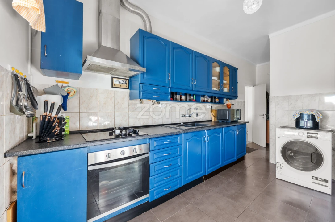 Apartamento T3 para Venda em Charneca de Caparica e Sobreda Foto 2